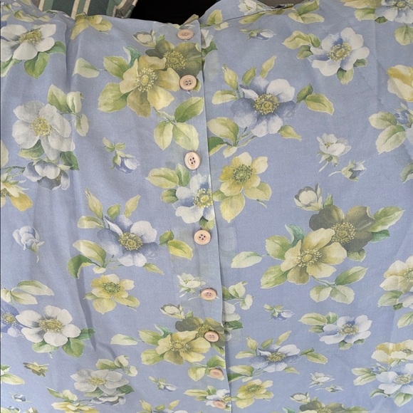 Anne Klein II Floral Short Sleeve Blouse and
Skirt 100% Silk Size 6 - Picture 9 of 12